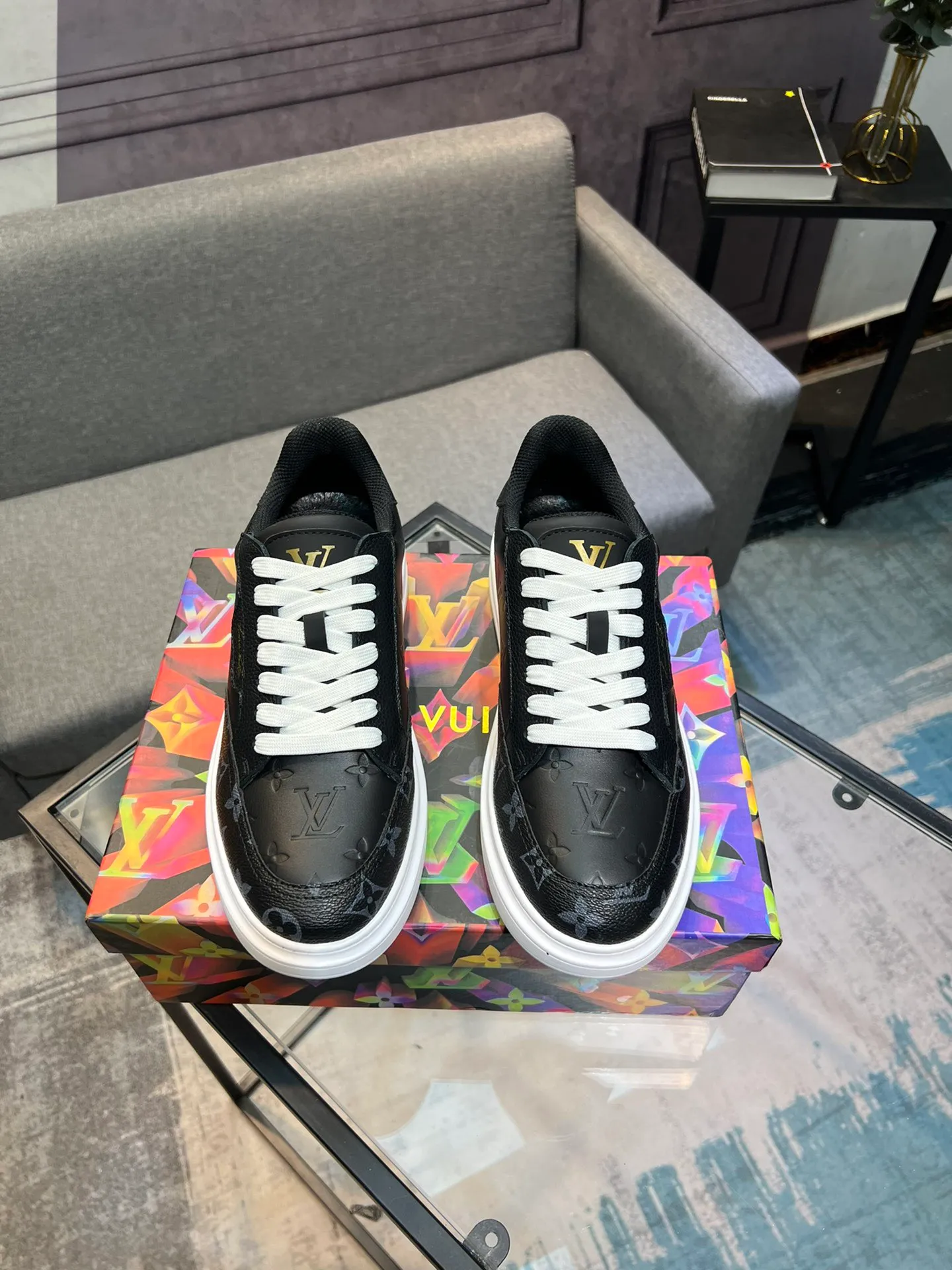 Men's Men's Shoes 💰540 LV Louis Vuitton. The latest fashionable casual shoes are popular in physical stores. The new spring and summer comfortable imported custom patent leather plus cowhide, cowhide mesh, and unique jacquard fabric element design. With sheepskin lining, Lv original base, [sun][sun] high-end packaging and high quality💪Details determine quality, welcome to compare🇮🇹Code number 38-44, 45 can be customized